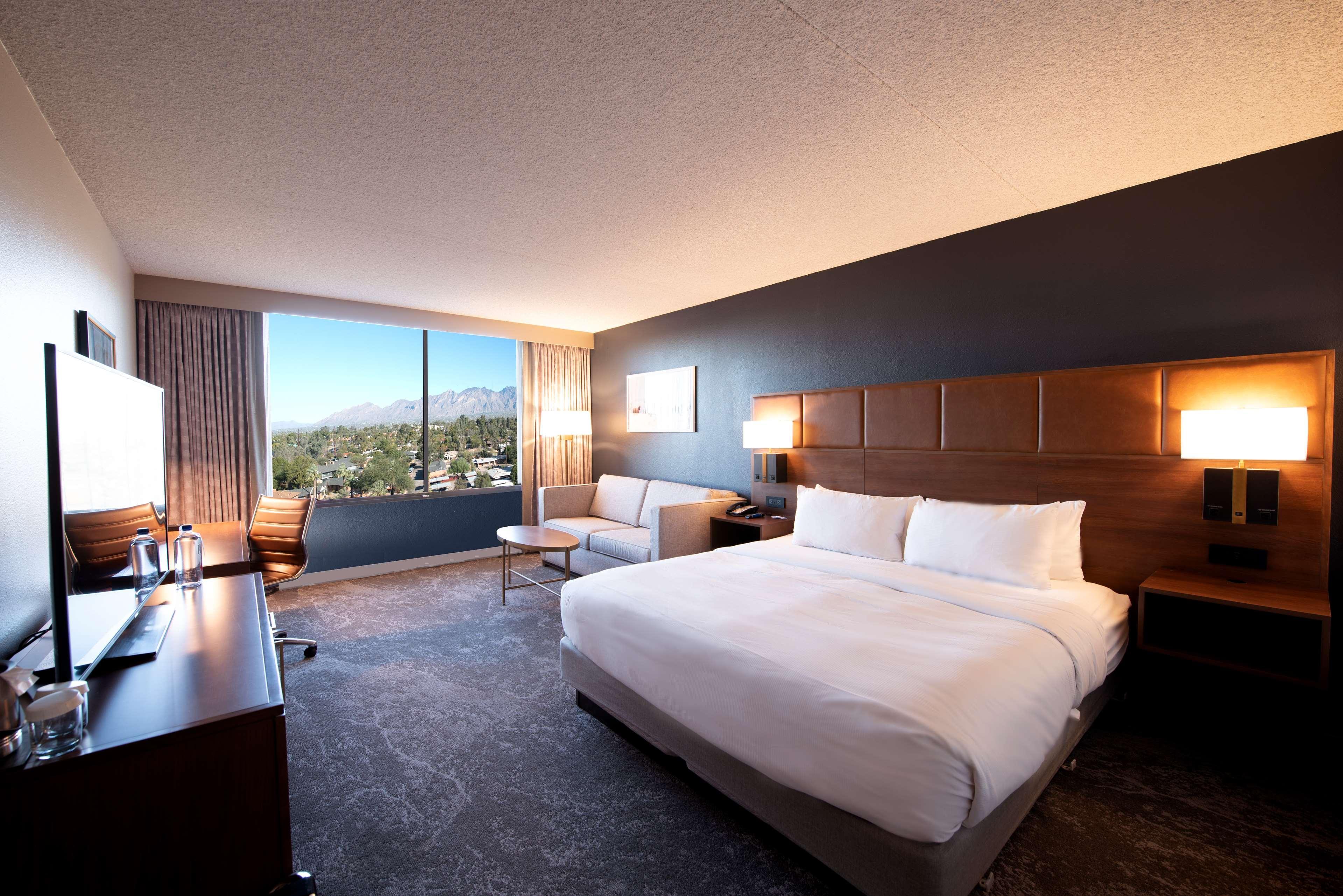 Hotel Doubletree By Hilton Tucson-Reid Park Exterior foto